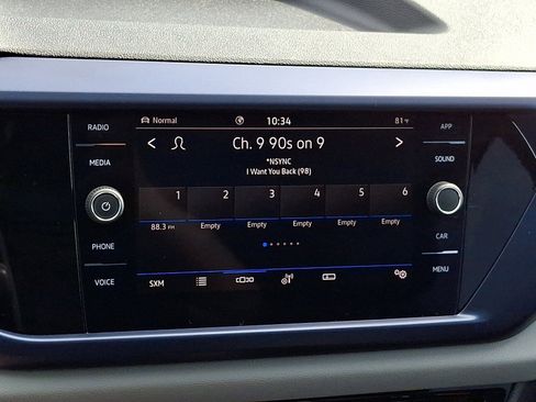 Used 2023 Volkswagen Taos SE w/ Panoramic Sunroof Package image 17