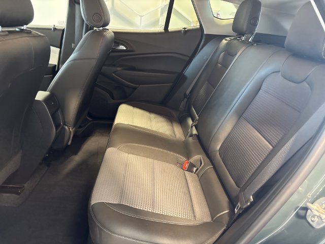 Used 2025 Chevrolet Trax LT FWD image 17
