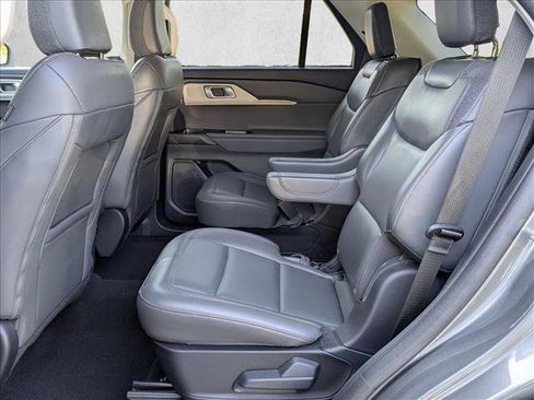Used 2025 Ford Explorer Active w/ Active Comfort Package RWD image 19