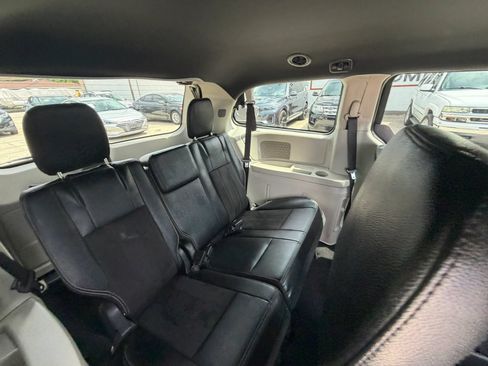 Used 2019 Dodge Grand Caravan SXT FWD image 22