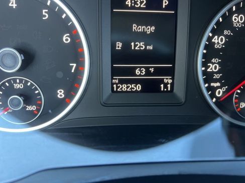 Used 2016 Volkswagen Tiguan S image 11