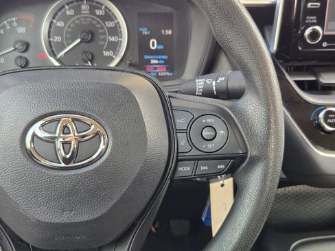 Used 2021 Toyota Corolla LE image 23