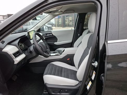 New 2025 Mitsubishi Outlander SE image 14