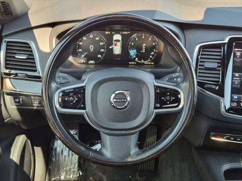 Used 2018 Volvo XC90 T5 Momentum w/ Convenience Package FWD image 13