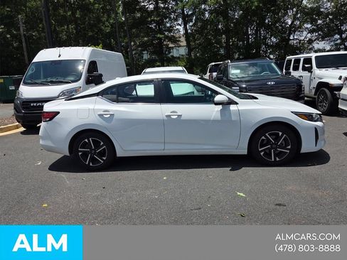 Used 2024 Nissan Sentra SV FWD image 17