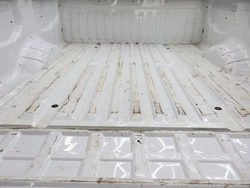 Used 2022 Nissan Titan SV image 14