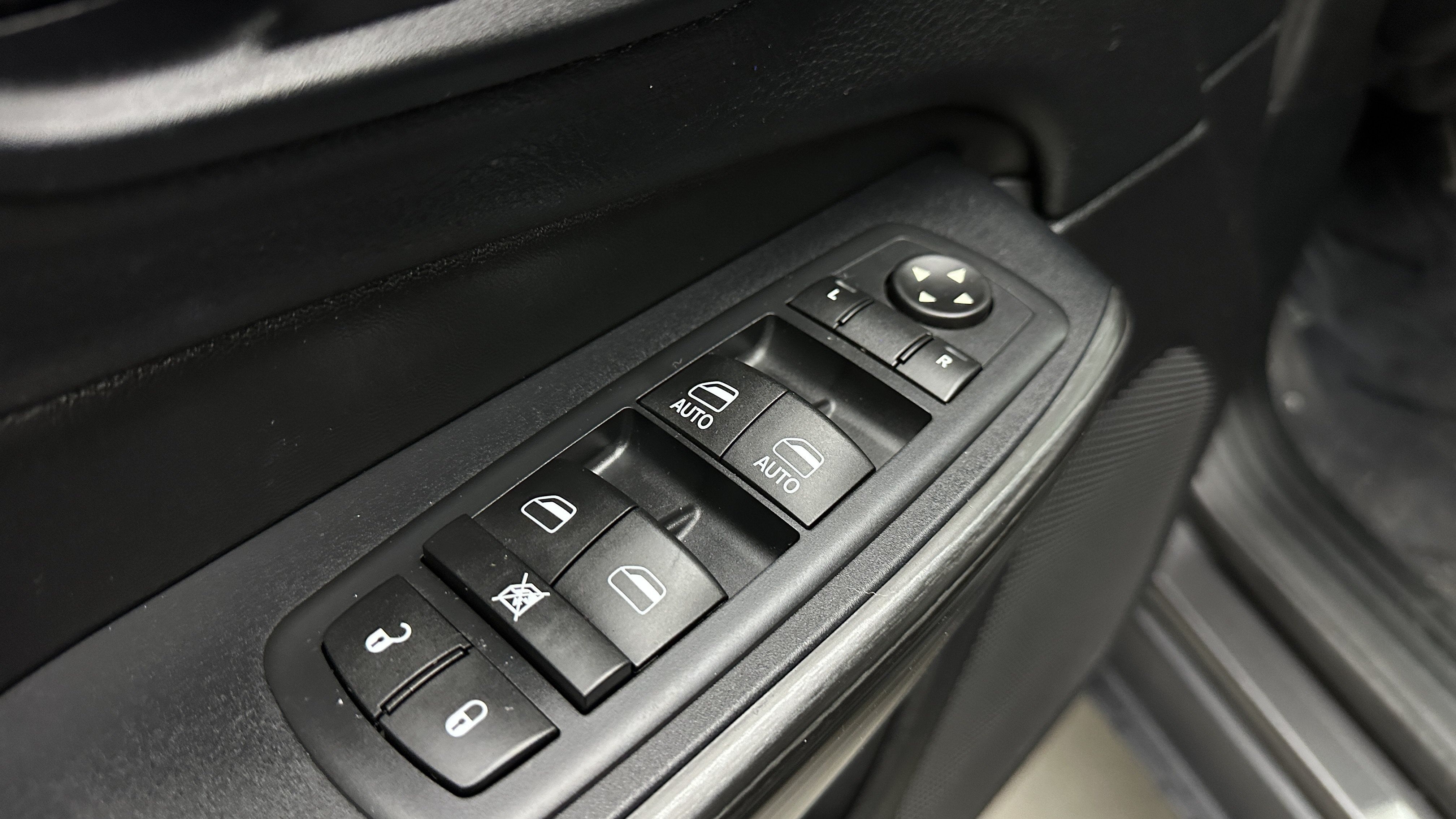Used 2017 Jeep Cherokee Limited FWD image 13