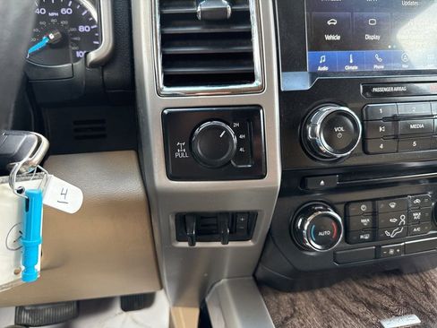 Used 2018 Ford F350 Lariat image 40