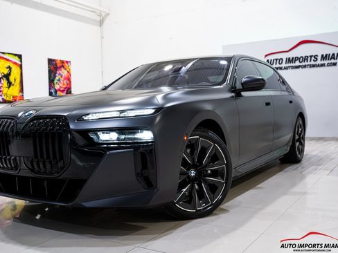 Used 2023 BMW i7 xDrive60 w/ Executive Package 2 AWD/4WD image 35
