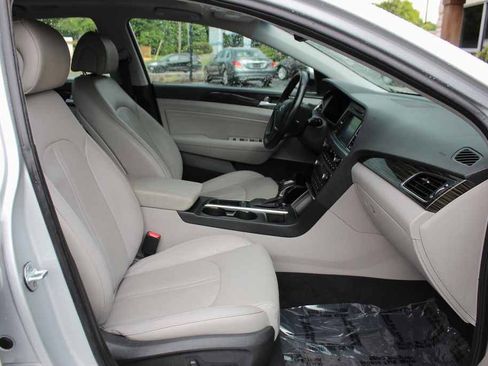 Used 2016 Hyundai Sonata Limited w/ Option Group 04 FWD image 32