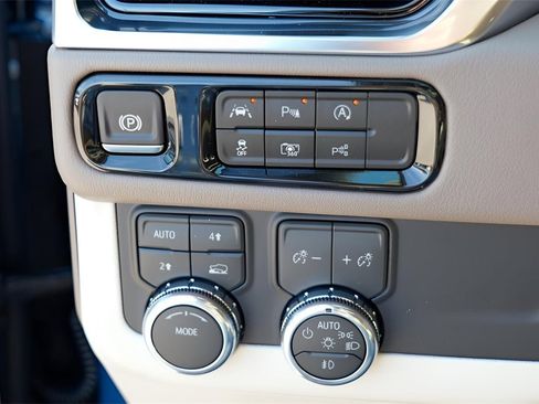 New 2026 GMC Yukon Denali w/ Sun & Power Step Package image 18