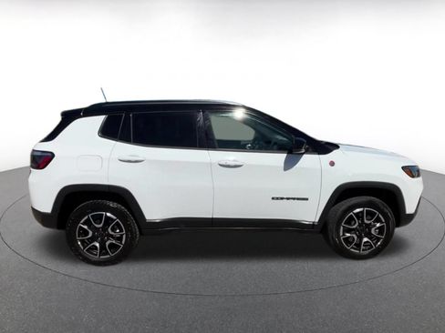 Used 2025 Jeep Compass Trailhawk AWD/4WD image 15