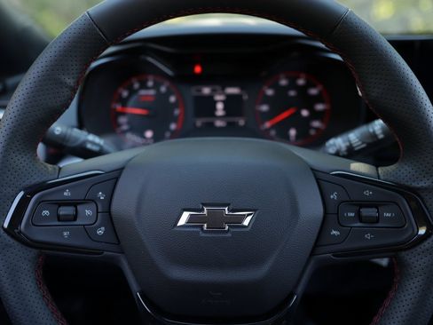 New 2025 Chevrolet Trax RS w/ Sunroof Package image 10