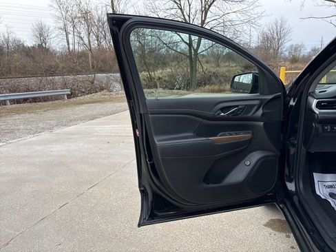 Used 2021 GMC Acadia SLE w/ Driver Convenience Package image 8