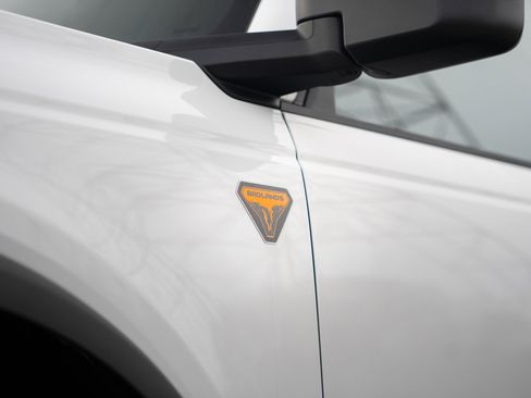 New 2025 Ford Bronco Badlands image 11