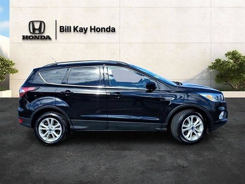 Used 2018 Ford Escape SE FWD image 2