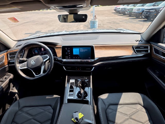 Used 2024 Volkswagen Atlas SE AWD/4WD image 15