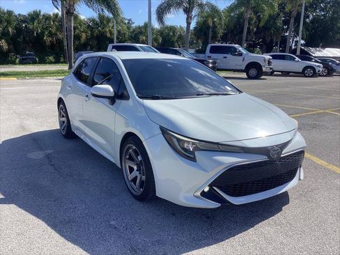 Used 2019 Toyota Corolla XSE FWD image 3