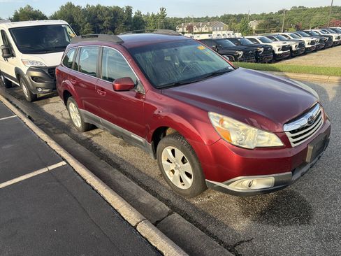 Used 2012 Subaru Outback 2.5i w/ Alloy Wheel Pkg AWD/4WD image 2