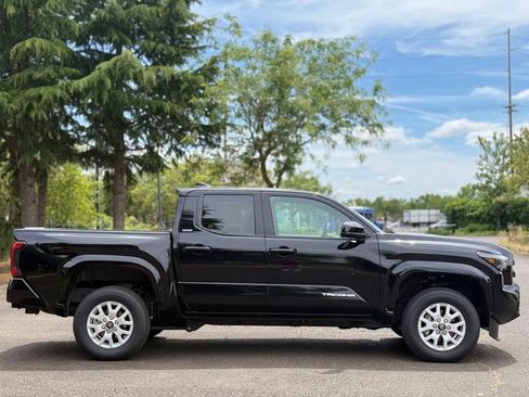 Certified 2025 Toyota Tacoma SR5 AWD/4WD image 6