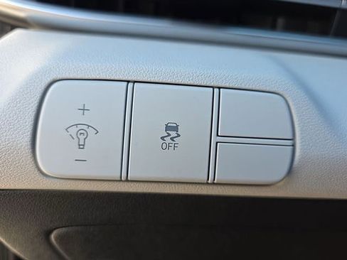 New 2026 Hyundai Elantra Limited image 37