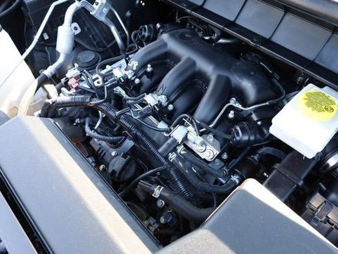 Certified 2025 Nissan Pathfinder SV w/ SV Premium Package FWD image 30
