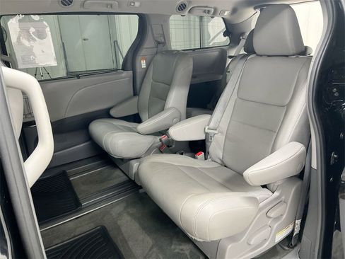 Used 2018 Toyota Sienna XLE w/ XLE Navigation Package image 24