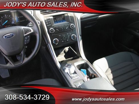 Used 2018 Ford Fusion SE FWD image 7