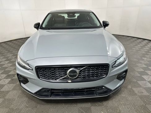 Used 2024 Volvo S60 B5 Core image 8
