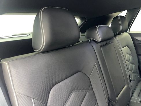 Used 2025 Volkswagen Atlas Cross Sport SE FWD image 41