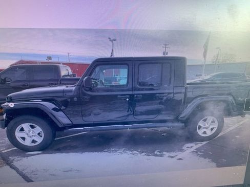 Used 2023 Jeep Gladiator Sport image 17