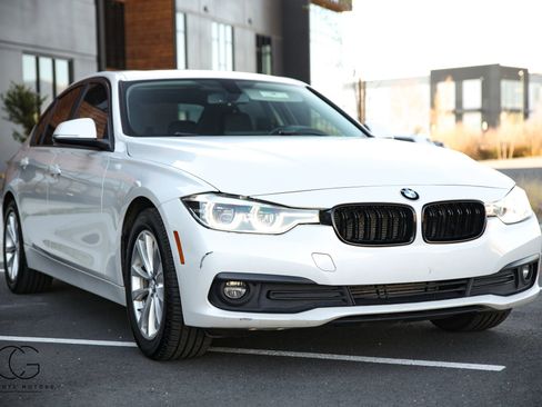 Used 2018 BMW 320i xDrive Sedan AWD/4WD image 39