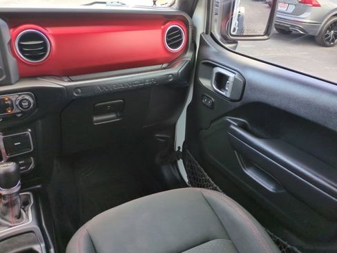 Used 2018 Jeep Wrangler Unlimited Rubicon w/ Cold Weather Group image 17