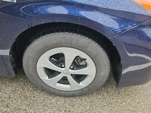 Used 2015 Toyota Prius Two FWD image 2