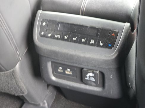 Used 2024 Nissan Pathfinder Platinum AWD/4WD image 33