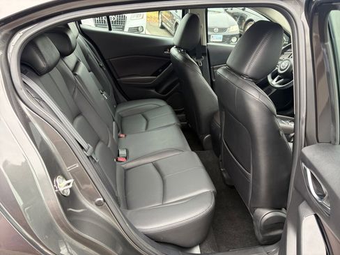 Used 2018 MAZDA MAZDA3 Touring image 29