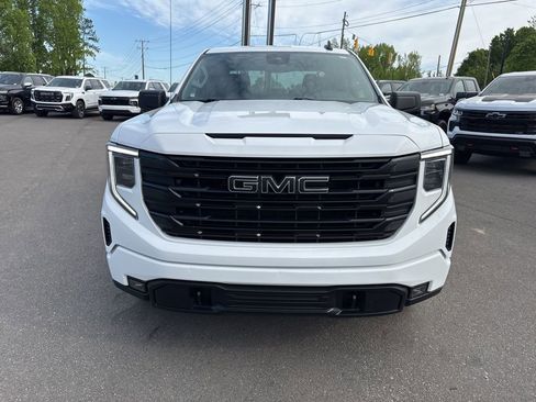 Used 2024 GMC Sierra 1500 Elevation w/ LPO, Elevation Black Package image 8