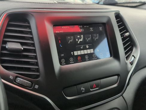 Used 2019 Jeep Cherokee Latitude Plus w/ Cold Weather Group image 26