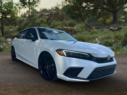 Used 2022 Honda Civic Sport image 3
