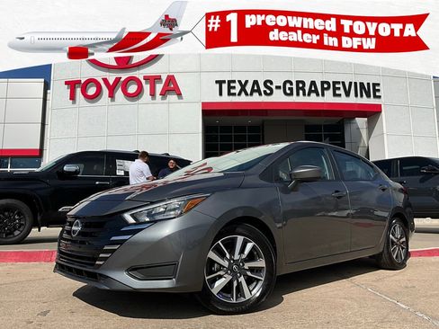 Used 2025 Nissan Versa SV image 1