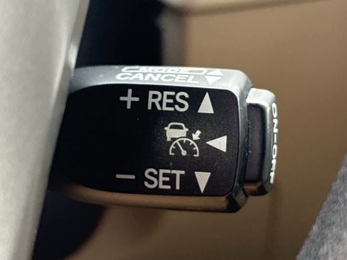 Used 2012 Toyota Prius V Five image 32