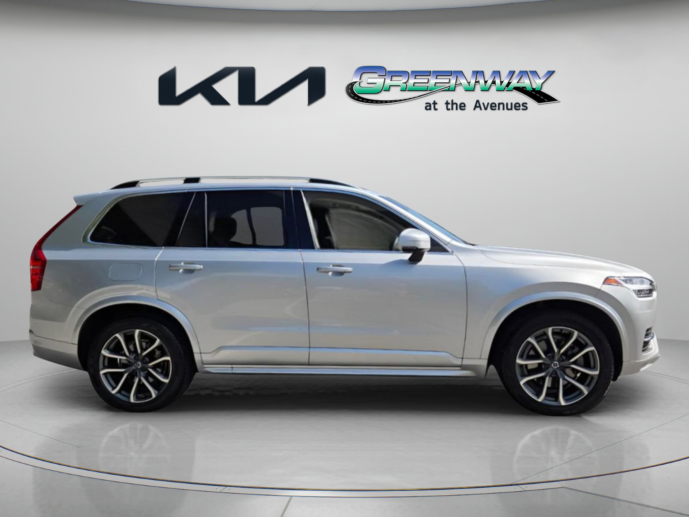 Used 2019 Volvo XC90 T5 Momentum w/ Protection Package Premier AWD/4WD image 8