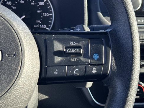 Used 2023 Nissan Rogue SV image 9