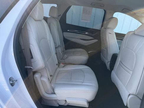 Used 2023 Buick Enclave Essence image 2