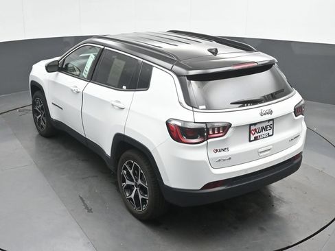 Used 2025 Jeep Compass Limited AWD/4WD image 38