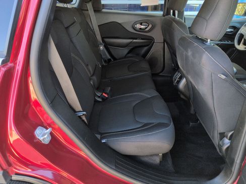 Used 2017 Jeep Cherokee Latitude w/ Cold Weather Group image 26