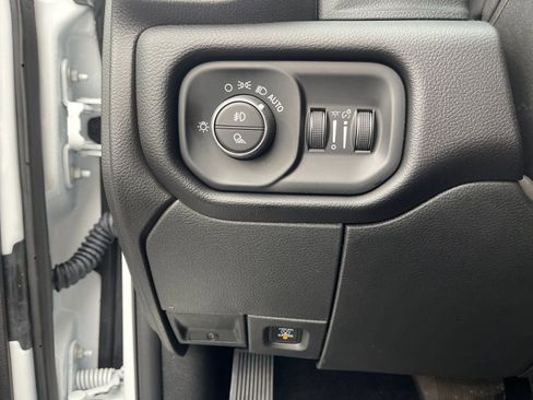 Used 2025 RAM 2500 Laramie image 30