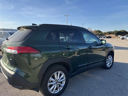 Used 2024 Toyota Corolla Cross LE image 6