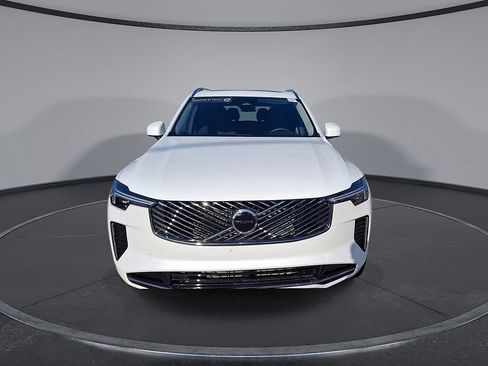 Certified 2025 Volvo XC90 B5 Core AWD/4WD image 4