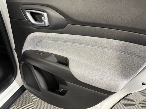 Used 2022 Jeep Compass Latitude image 29